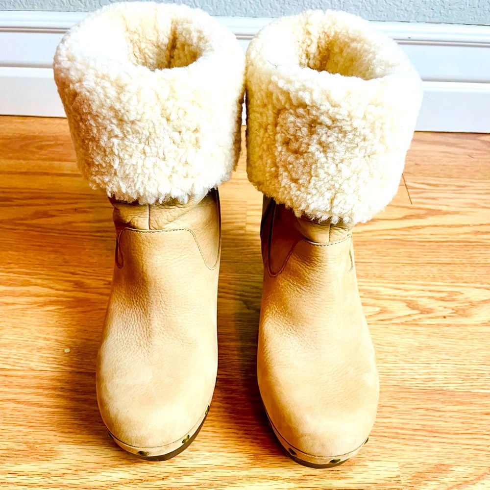 UGG Carnagie Wedge Boot